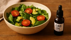 Jedzenie z dodatkiem CBD – sałatka z olejkiem i zdrowym tłuszczem.